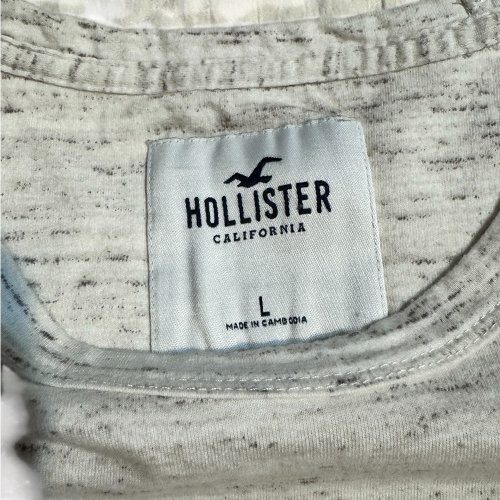 Hollister Cream and Black Short Sleeve Tee - Picture 5 of 5